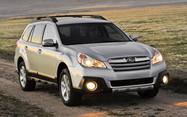 2013-subaru-outback-passengers-side-front-three-quarters-view